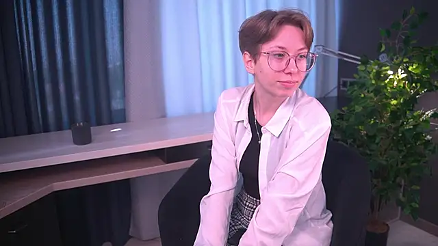 JulietaSthole online show from July 8, 2026, 2:46 am