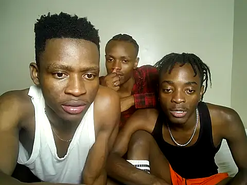 Snapshot of threemanias chatting on July 17, 2026, 11:13 pm threemanias online show from July 17, 2026, 11:13 pm