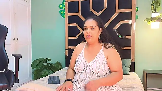 LILY CURLS online show from July 7, 2026, 7:06 pm