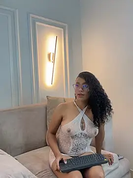 Snapshot of Luna-Velvett1 chatting on July 17, 2026, 4:43 am Luna-Velvett1 online show from July 17, 2026, 4:43 am