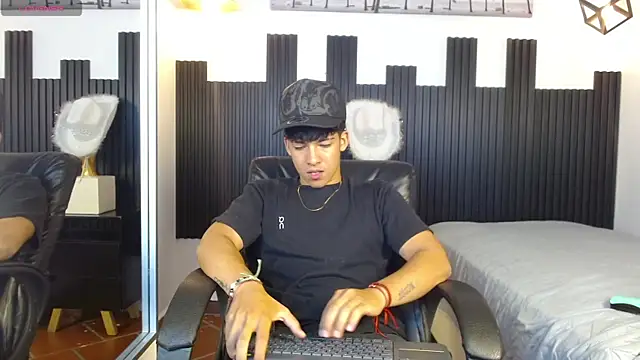 ren storm online show from July 19, 2026, 3:37 am
