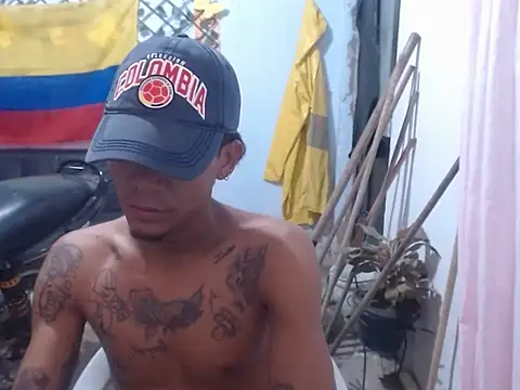 Snapshot of MASTER420TATTO chatting on July 10, 2026, 6:35 am MASTER420TATTO online show from July 10, 2026, 6:35 am