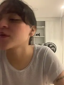 Snapshot of ruemi_rose chatting on July 24, 2026, 5:25 am ruemi rose online show from July 24, 2026, 5:25 am