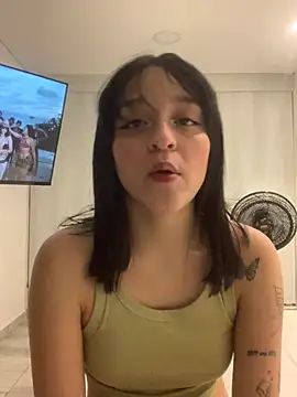 Snapshot of ruemi_rose chatting on July 26, 2026, 12:28 am ruemi rose online show from July 26, 2026, 12:28 am
