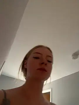 bleurose18 online show from July 31, 2026, 11:53 am