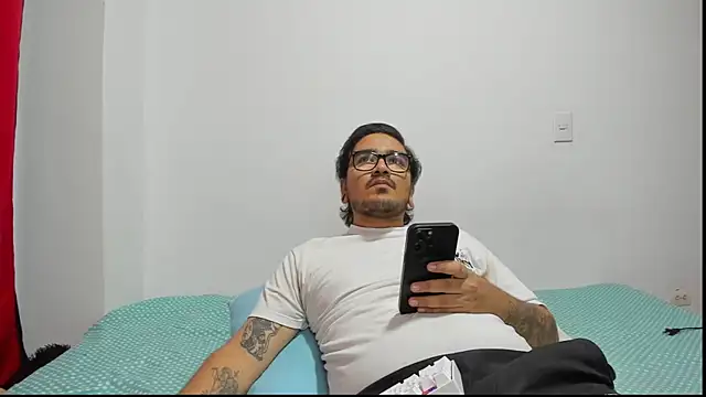 Snapshot of Axel_hornyy chatting on July 21, 2026, 1:01 pm Axel hornyy online show from July 21, 2026, 1:01 pm