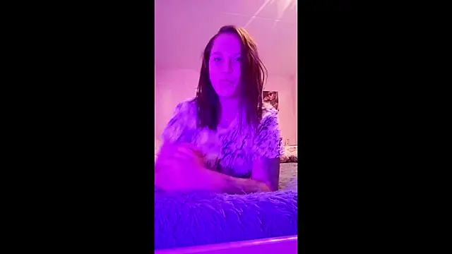 JosphinePriolo online show from July 17, 2026, 8:17 pm
