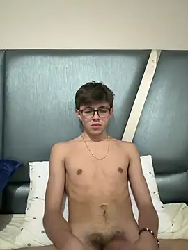 ItsJuanLuxxOficial online show from July 13, 2026, 2:55 am