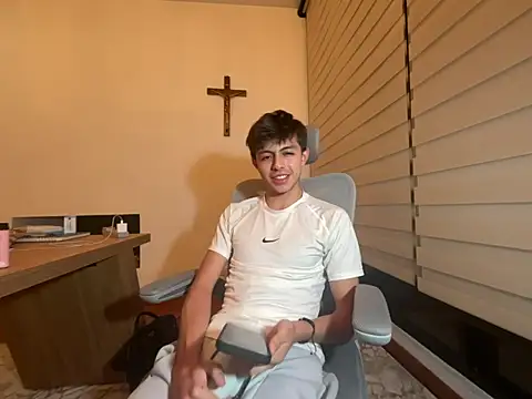 ItsJuanLuxxOficial online show from July 30, 2026, 1:27 am
