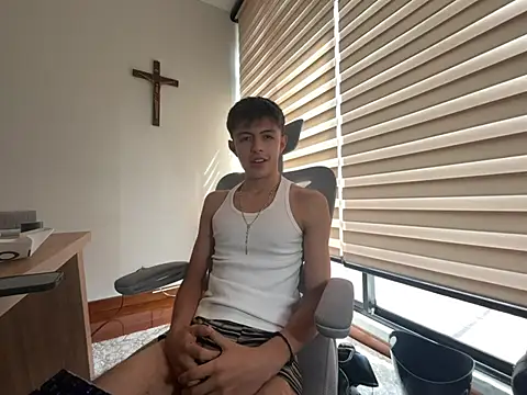 ItsJuanLuxxOficial online show from August 2, 2026, 9:23 pm