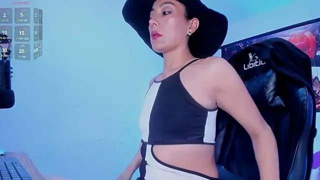 Snapshot of Scarlett_Musse chatting on July 16, 2026, 7:33 pm Scarlett Musse online show from July 16, 2026, 7:33 pm