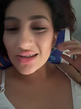 Snapshot of AhinaraLasso chatting on July 12, 2026, 9:04 pm AhinaraLasso online show from July 12, 2026, 9:04 pm