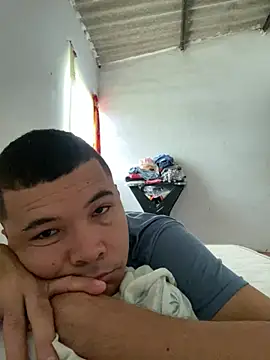 Snapshot of Blanquito122 chatting on July 13, 2026, 12:37 pm Blanquito122 online show from July 13, 2026, 12:37 pm