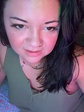 lynnnn964 online show from July 17, 2026, 5:43 pm
