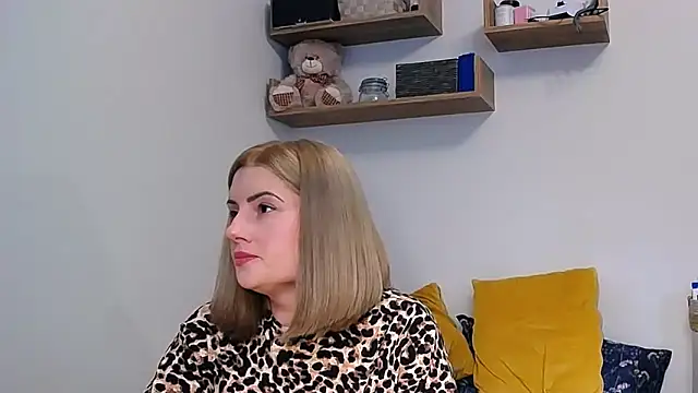 alisenties online show from September 17, 2025, 2:08 pm