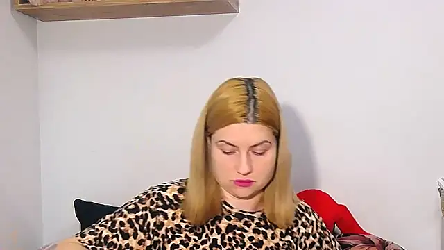 Snapshot of alisenties chatting on February 22, 2026, 3:35 pm alisenties online show from February 22, 2026, 3:35 pm