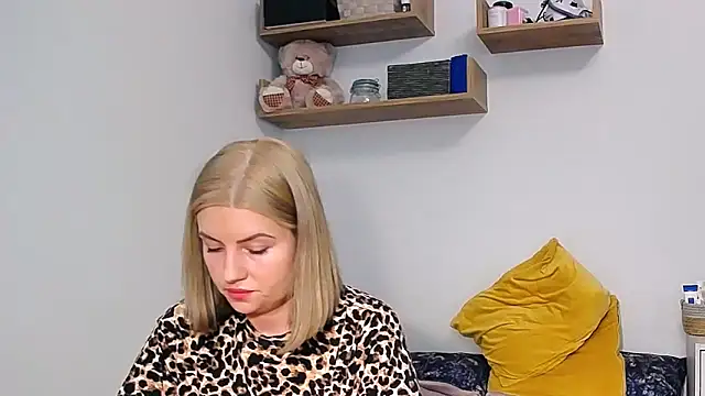 alisenties online show from September 19, 2025, 2:54 pm