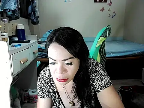 monicaaaa  online show from July 22, 2026, 6:32 pm