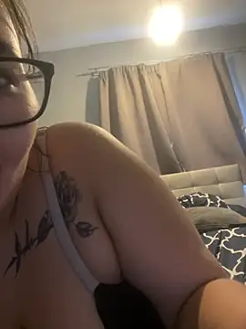 Snapshot of lilygwen05x chatting on July 14, 2026, 7:46 am lilygwen05x online show from July 14, 2026, 7:46 am