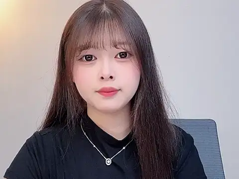 Winnie005 online show from July 17, 2026, 2:53 am