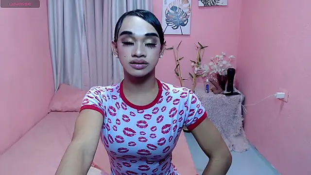 VivienneLuxe online show from July 18, 2026, 7:17 am