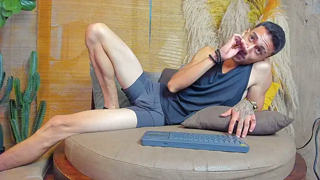 DemondSalvatore online show from July 19, 2026, 7:32 pm