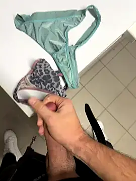 swissboy22 online show from October 18, 2025, 12:29 pm