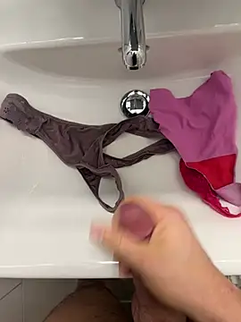 swissboy22 online show from February 1, 2026, 9:51 am