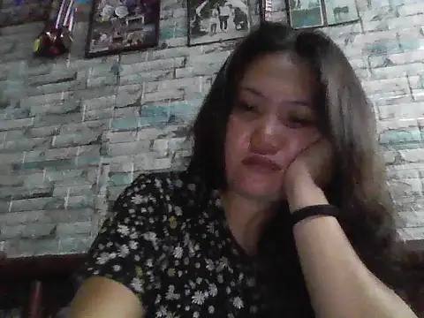 Snapshot of Lunasky05 chatting on July 31, 2026, 12:37 pm Lunasky05 online show from July 31, 2026, 12:37 pm