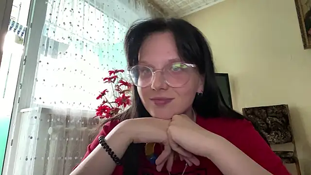 Snapshot of HeatherMiley chatting on July 21, 2026, 9:21 am HeatherMiley online show from July 21, 2026, 9:21 am