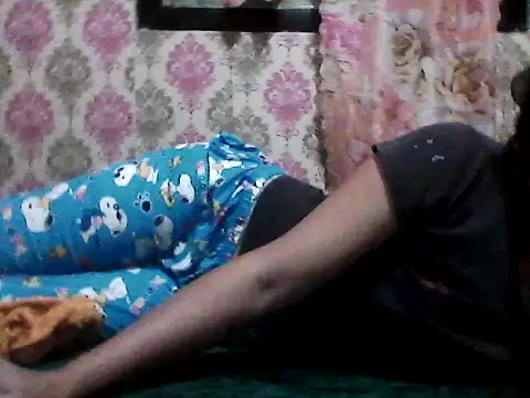 SexyLuna143 online show from July 24, 2026, 3:35 am