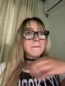 ZoeJhonson-1 online show from July 28, 2026, 11:15 pm