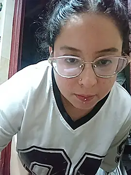 kitty valer online show from July 29, 2026, 3:28 am