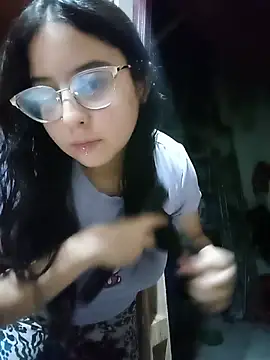 kitty valer online show from July 28, 2026, 3:47 am