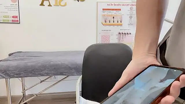 Katy Bae online show from November 10, 2025, 5:23 am