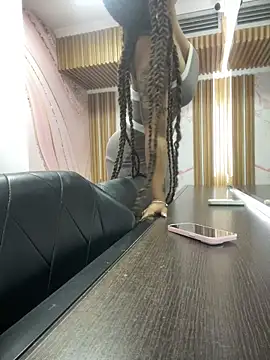 riri brunnete online show from March 11, 2026, 4:06 am