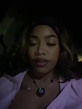 Snapshot of riri_brunnete chatting on June 12, 2026, 4:21 am riri brunnete online show from June 12, 2026, 4:21 am