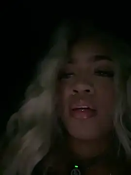 Snapshot of riri_brunnete chatting on June 20, 2026, 4:17 am riri brunnete online show from June 20, 2026, 4:17 am