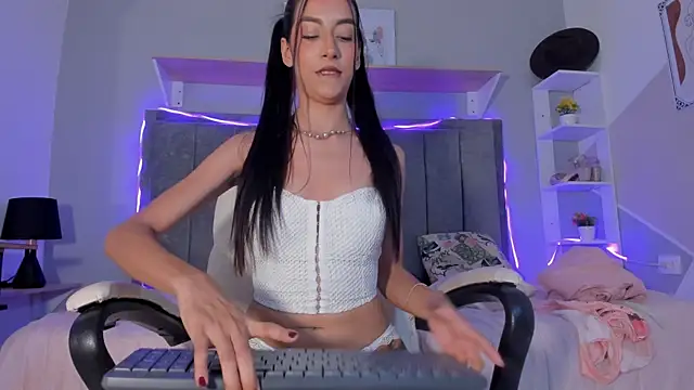 Alicee Nahara online show from July 31, 2026, 3:17 am