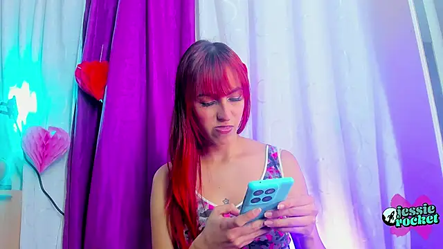 jessierocketx online show from February 25, 2026, 6:52 pm