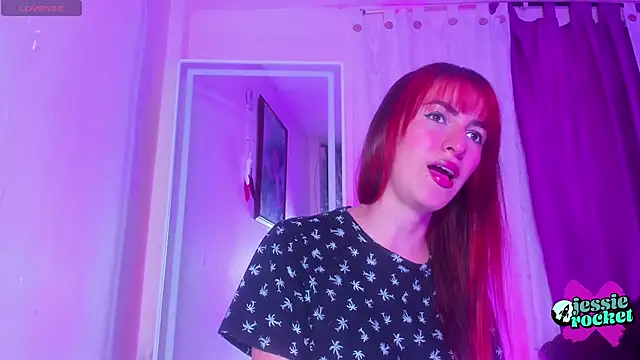 jessierocketx online show from October 21, 2025, 3:11 pm