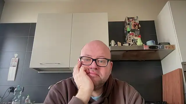 theitalianbear online show from March 18, 2025, 10:50 am