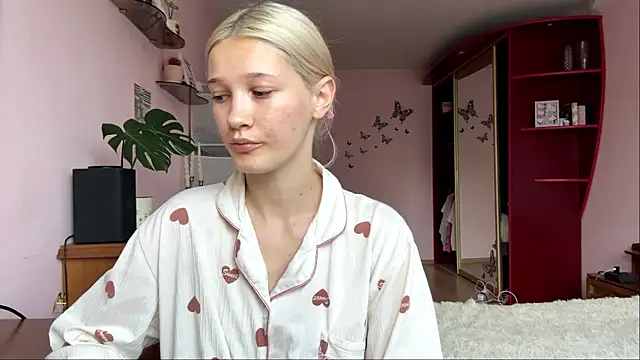 RoxyKindlimann online show from July 27, 2026, 1:07 pm
