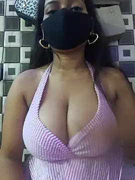 Hotty Bitch69 online show from August 3, 2026, 7:05 am