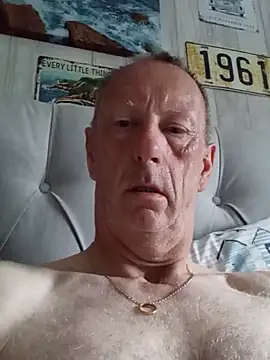 Snapshot of degsyjohn chatting on July 29, 2026, 6:23 am degsyjohn online show from July 29, 2026, 6:23 am