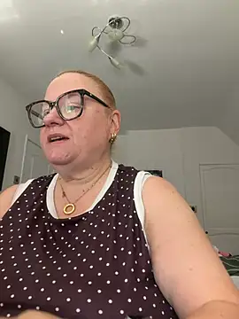 Snapshot of ExperiencedCurvyBelle chatting on August 5, 2026, 9:58 am ExperiencedCurvyBelle online show from August 5, 2026, 9:58 am