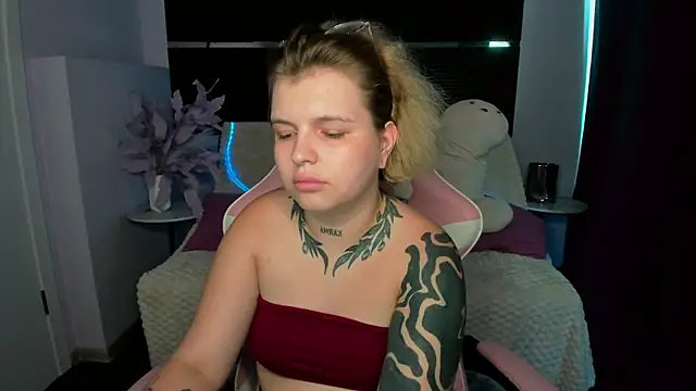 Snapshot of Eva_Starfire_ chatting on August 3, 2026, 9:04 am Eva Starfire online show from August 3, 2026, 9:04 am