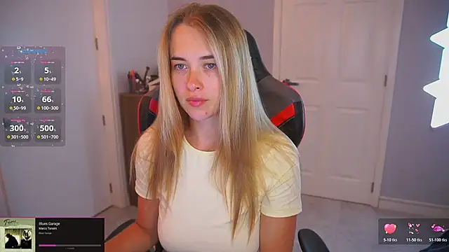 DanikaDillan online show from May 11, 2026, 2:13 am