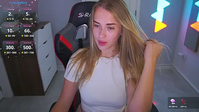 DanikaDillan online show from July 11, 2026, 12:55 am