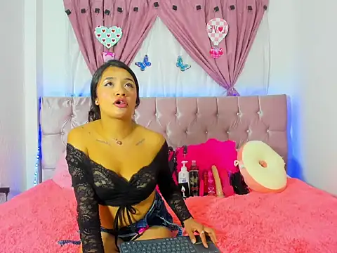 Sky Naomi online show from August 3, 2026, 8:04 pm